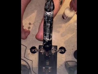 Gros dildo pour cul serré