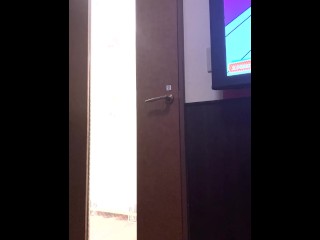 A male college student boldly masturbates while exposing himself at karaoke ♡