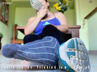 WATCH AS YELAHIAG, THE HOTTEST LATINA MILF AND FOOT FETISHIST ENJOYS HER NATURAL FEET AFTER TRAINING