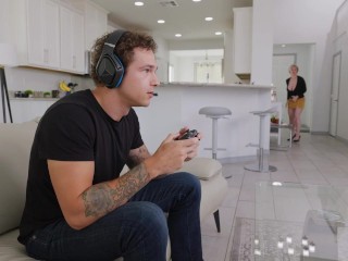 Gamer puts down controller to play with Dee William's hot MILF body instead