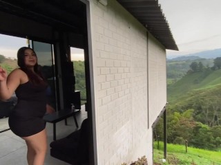 Le muestro la casa a un comprador y terminamos follando en ella!!