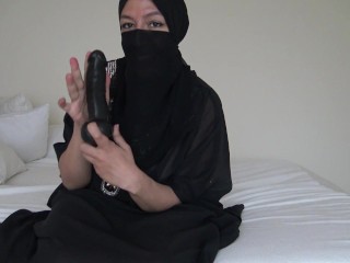 arabic cuckold wife with hairy pussy dirty talking handjob