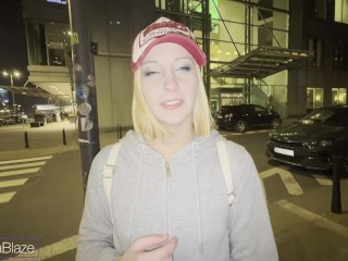 Dałam się wyruchać w cipkę mojemu widzowi, który spotkał mnie na mieście - POLSKIE PORNO