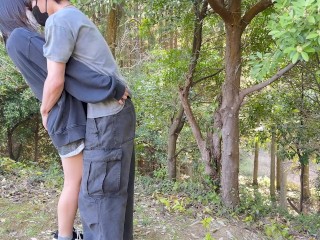 山登り中におしがましてお漏らししちゃった小便臭いまんこに中出し