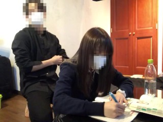 【※即削除注意※】 18歳のハメ撮り動画 放課後そのまま生ハメ中出し！教科書の上でぷしゃぷしゃ潮吹き★最後は スカートを捲り上げ制服姿のまま生中出し