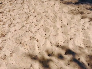 A naked stranger woman showed how she can squirt on the beach