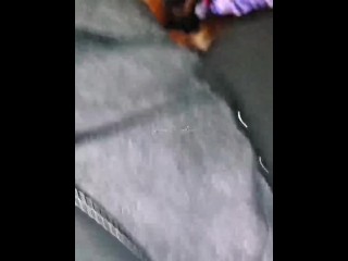 Il mio COLLEGA mi tocca la figa in presenza di MIO MARITO per poi farmi una PROPOSTA INDECENTE