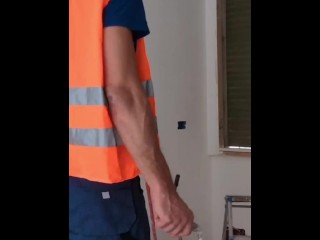 Scopata nel cantiere dal muratore ALBANESE!